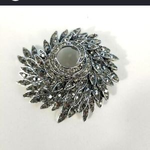 Vintage 1950 Swirled Pendant